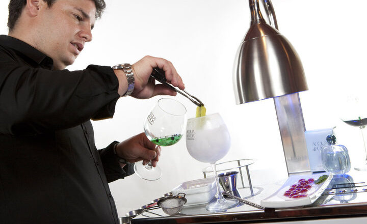 La mejor coctelería de Sevilla con espectáculo en vivo: descubre Baltazares