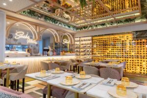 Restaurante Baltazares en Sevilla con cocina en directo, sushi, carnes y marisco fresco para comer cerca de mí con espectáculo.